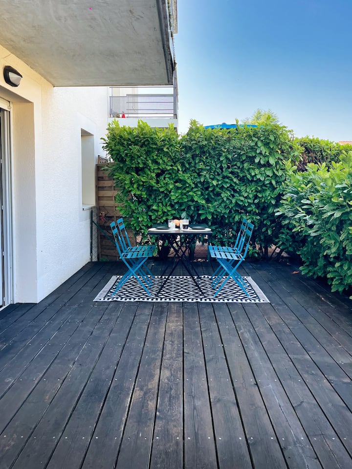 T2 Calme Terrasse Et Parking – Proche Hopital - Pau, Francia