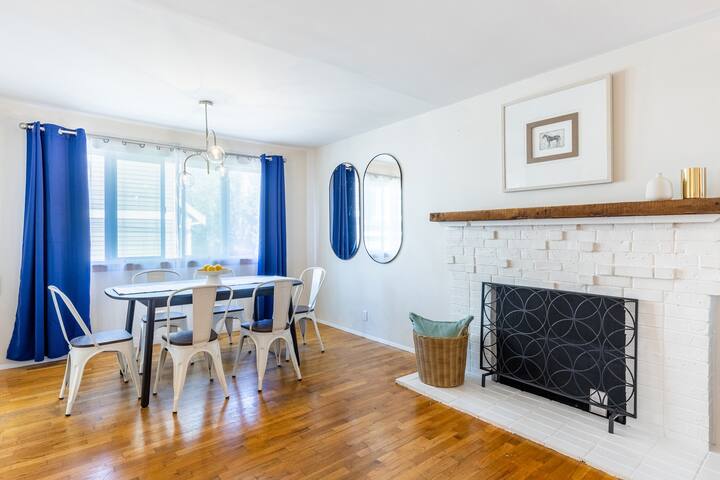 Prime Stay Minutes to UVillage/HuskyStadium/UW gallery image 3