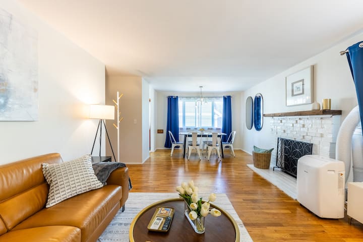 Prime Stay Minutes to UVillage/HuskyStadium/UW gallery image 2