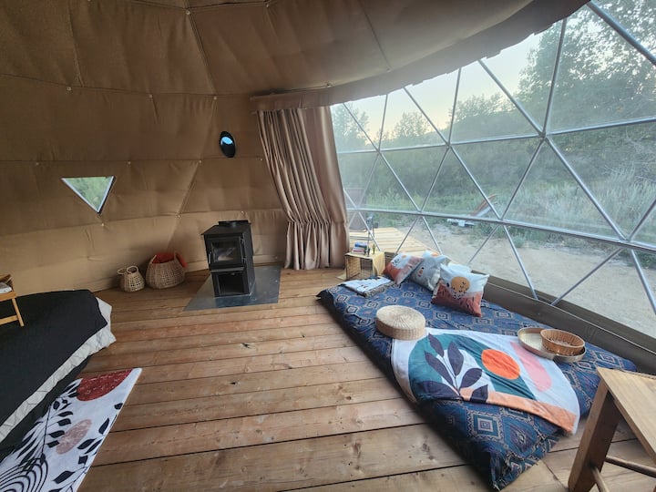 #D6 Sahara Sunset Dome-1 King Suite- Pet Friendly - Drumheller