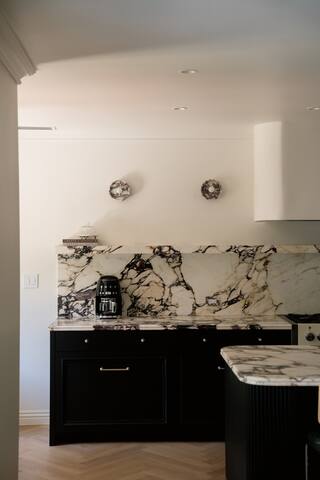 NEW Luxury 3BR Designer Home | Prime Beverly Hills gallery image 3