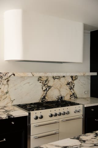 NEW Luxury 3BR Designer Home | Prime Beverly Hills gallery image 4