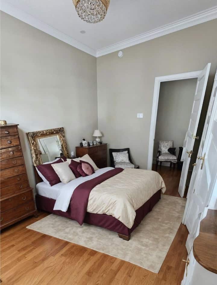 Picha Iliyopangwa Kidijitali. Mpangilio wa chumba ni sawa.  Taswira mpya inakuja hivi karibuni