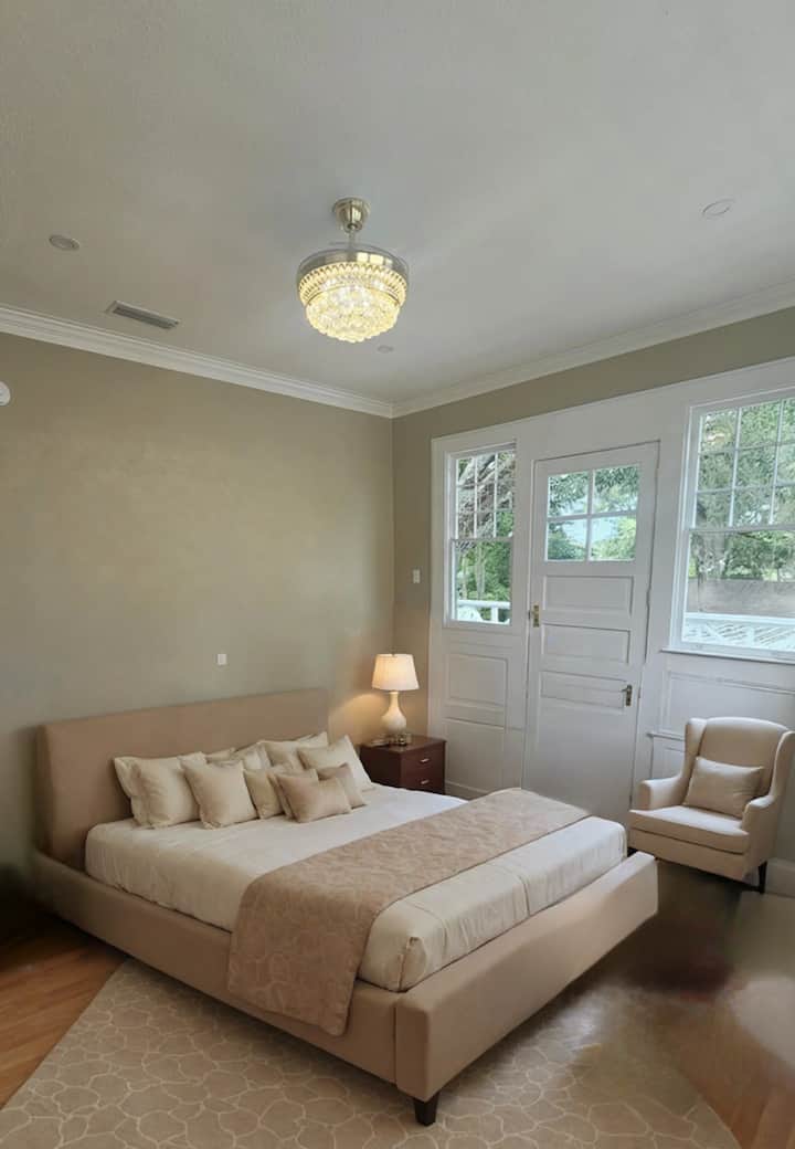 Imepangwa Kidijitali. Chumba halisi kina vitanda viwili. 