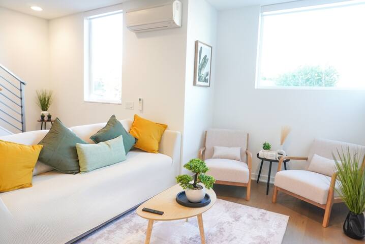 SEA BEST | Space Needle Views | Walkable | Parking gallery image 3