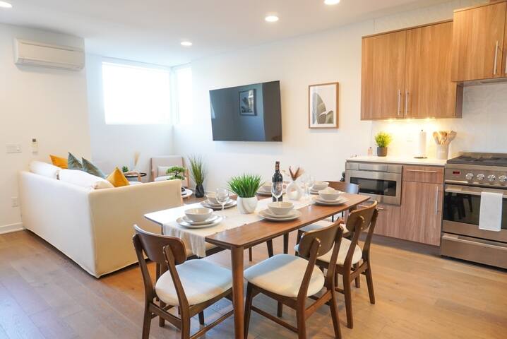 SEA BEST | Space Needle Views | Walkable | Parking gallery image 4