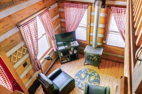 Deer Run:  Waterfront Log Cabin