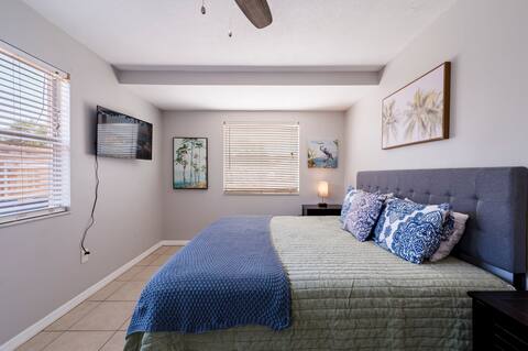 New & Elegant Pool House w/Mini Golf