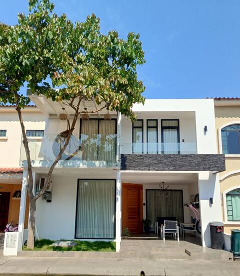 Stylish house with pool in Private Urbanization