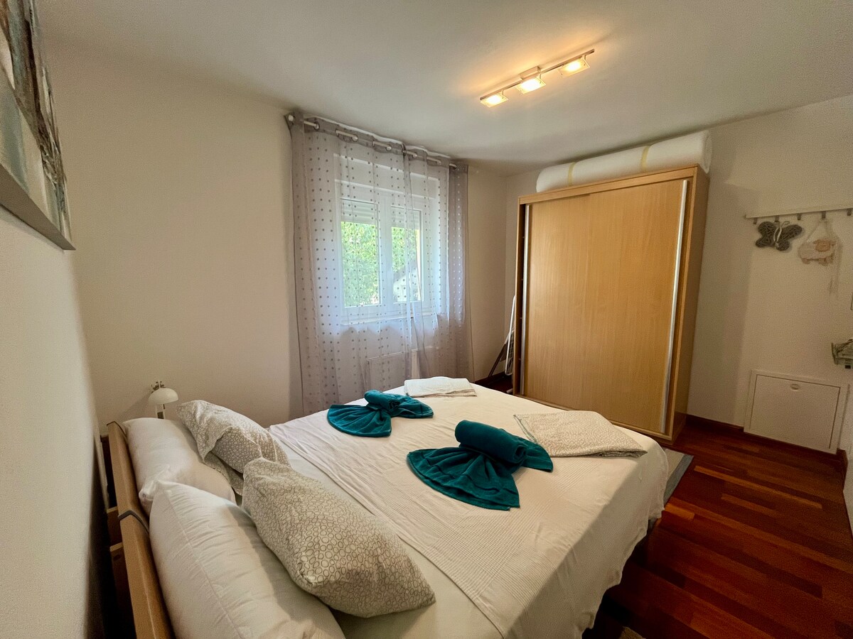 Apartment Picturesque Retreat