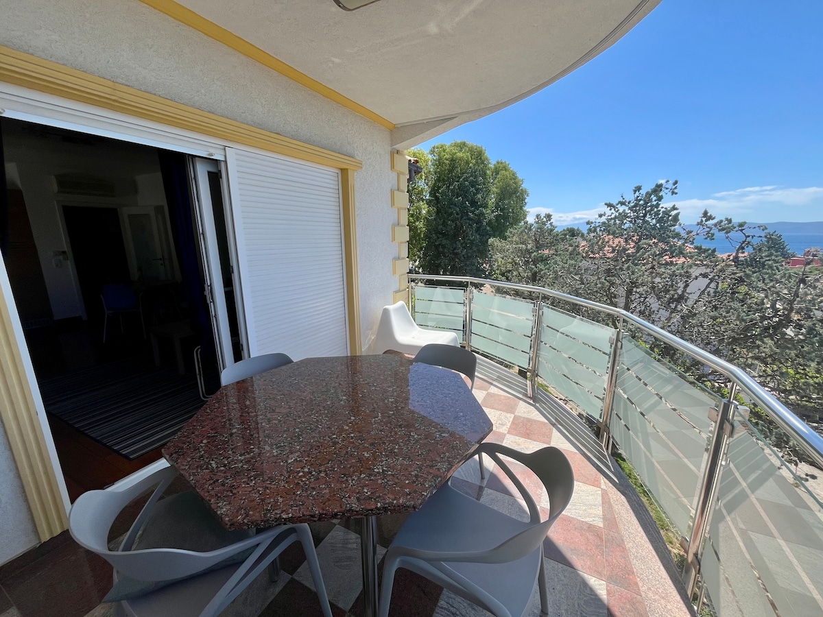 Apartment Picturesque Retreat