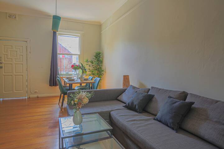 Best Choice 2 Bedroom House Surry Hills gallery image 2