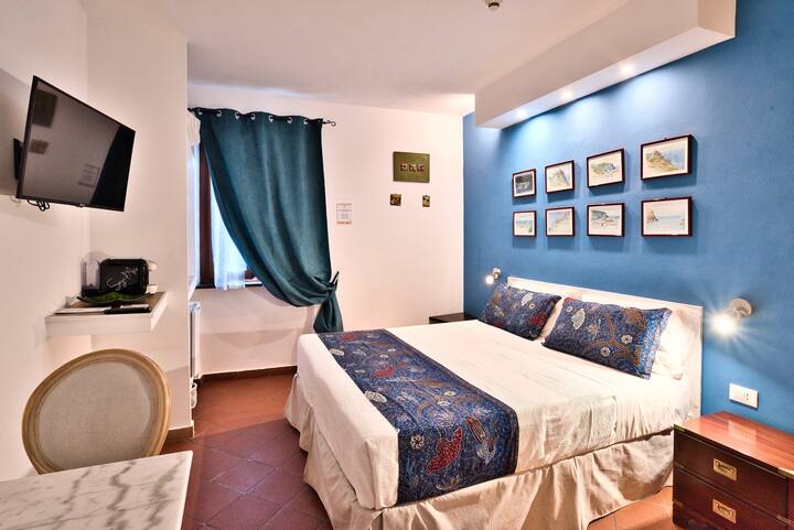 Saracino: Spaziosa Camera Matrimoniale - Capraia Isola