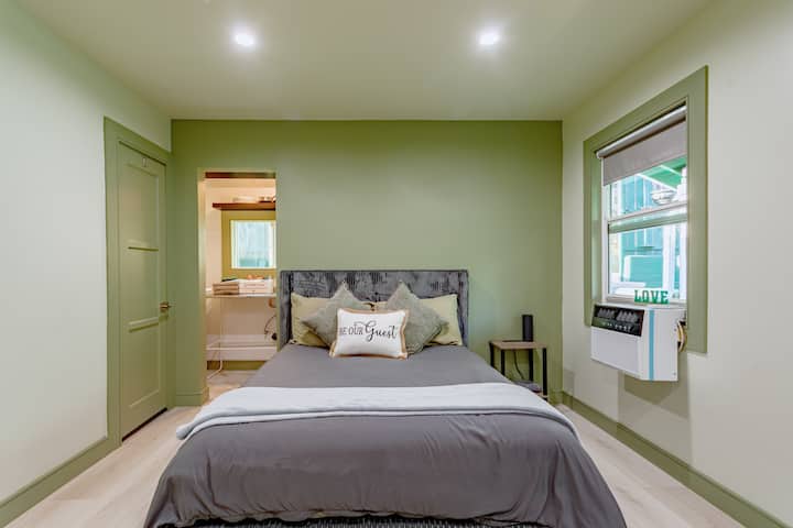 Studio Cabin Queen ~ Bathtub & Kitchenette-private - Los Angeles