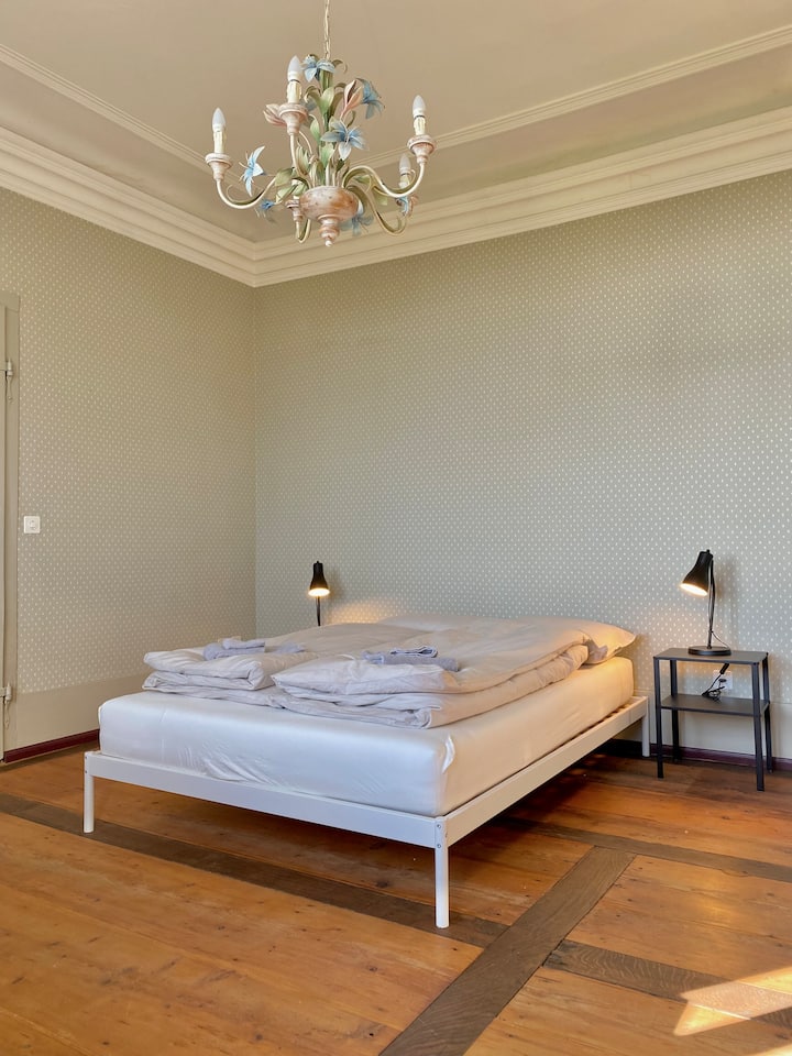 ממוקמת בקומה הראשונה