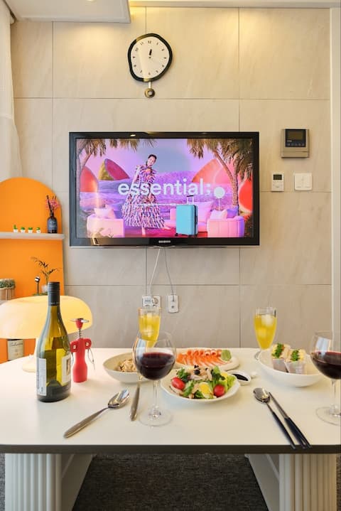 Yeongdeungpo-gu # Times Square Shopping # Date Hot Place # Netflix # Hongdae Street/Yeongdeungpo Market Station 5 minutes # Parking Tower # Short Term Rental