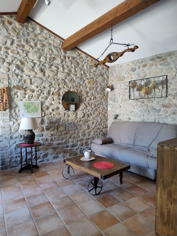Lou Caladou
Gîte En Pierre  Avec Spa - Vallon-Pont-d'Arc
