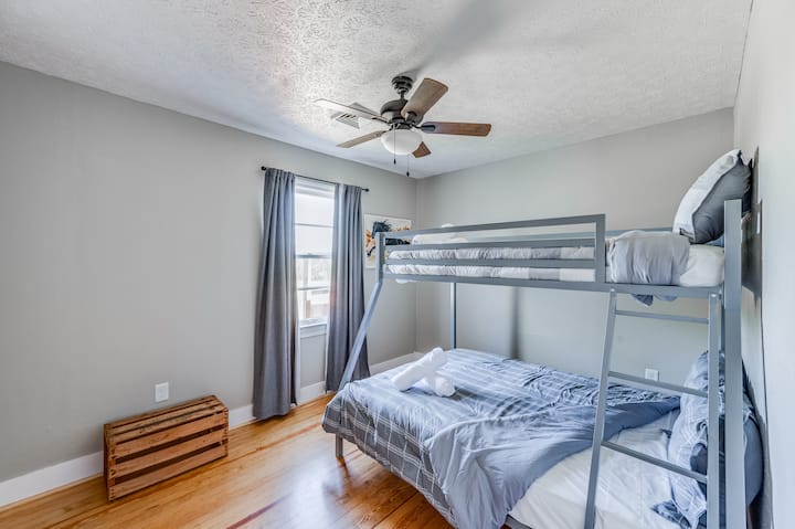 我们迷人的第三间卧室提供舒适的住宿体验