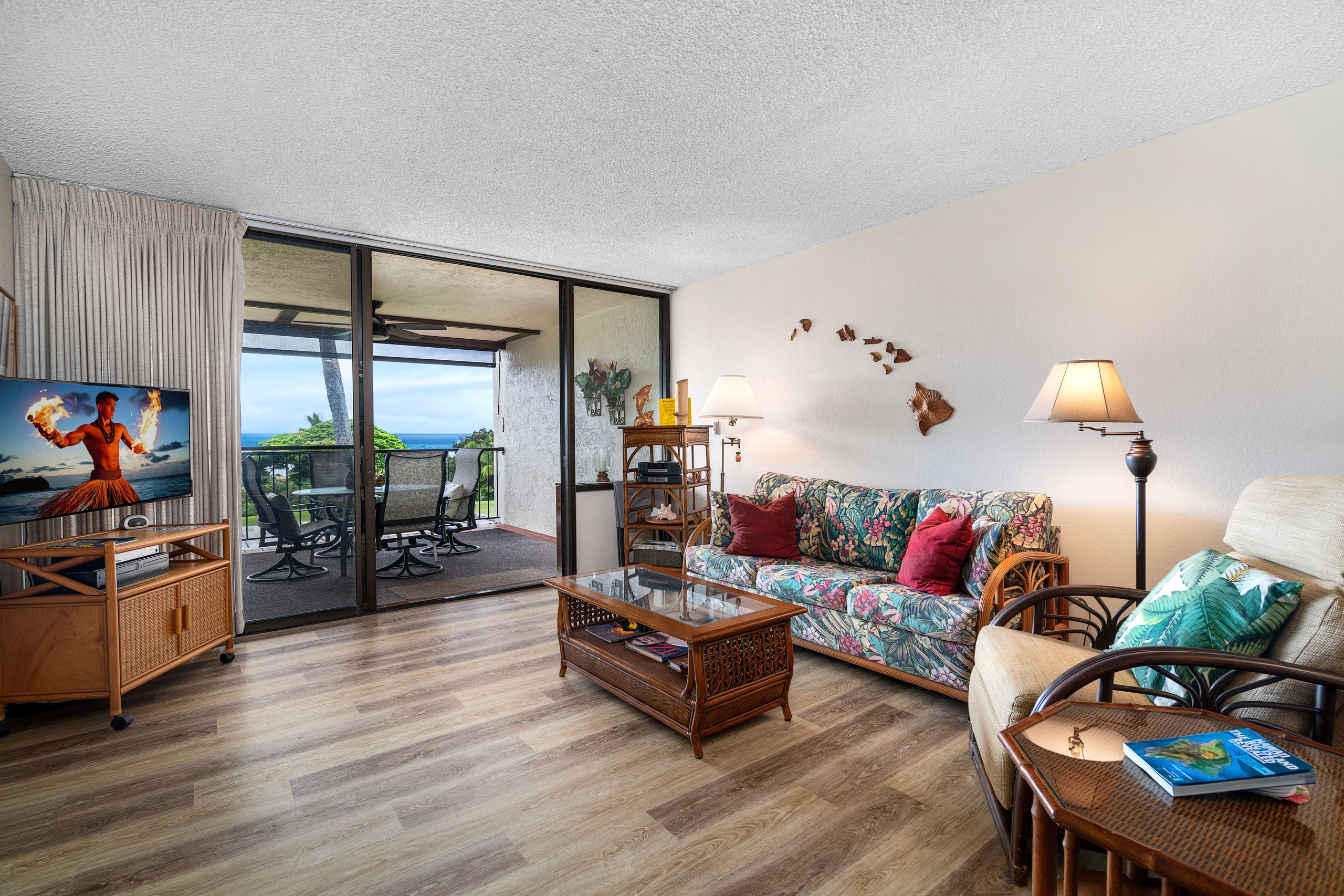Condo in Kailua-Kona · ★4.92 · 2 bedrooms · 2 shared baths - Image 2