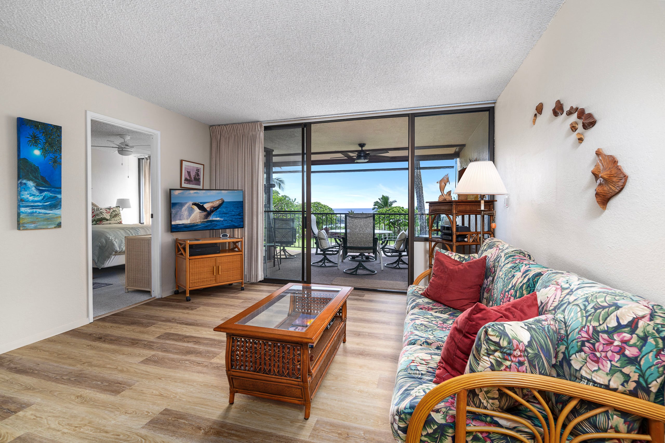 Condo in Kailua-Kona · ★4.92 · 2 bedrooms · 2 shared baths - Image 9