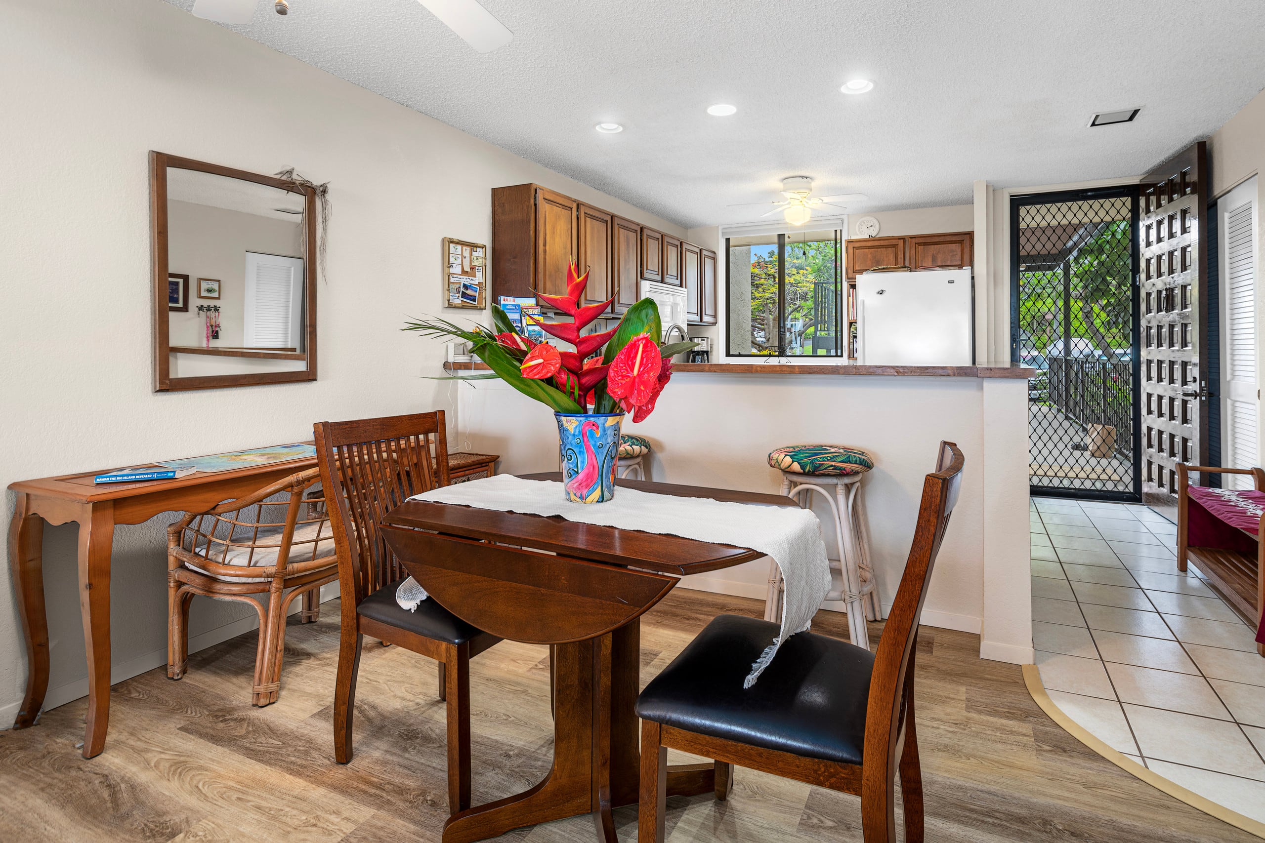 Condo in Kailua-Kona · ★4.92 · 2 bedrooms · 2 shared baths - Image 13