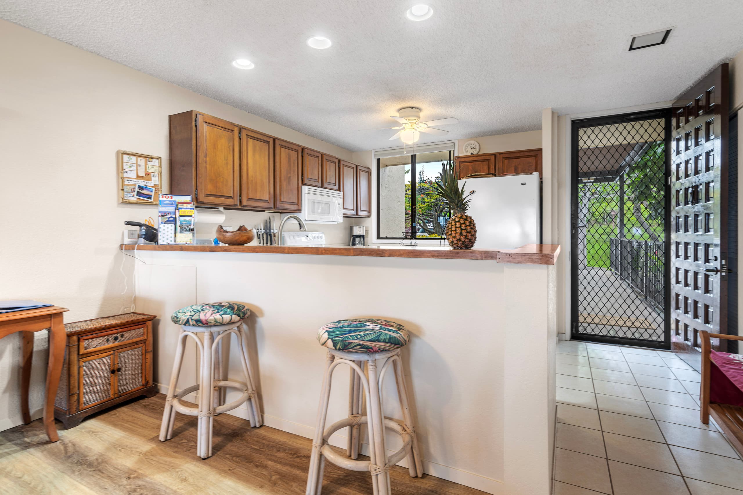 Condo in Kailua-Kona · ★4.92 · 2 bedrooms · 2 shared baths - Image 18