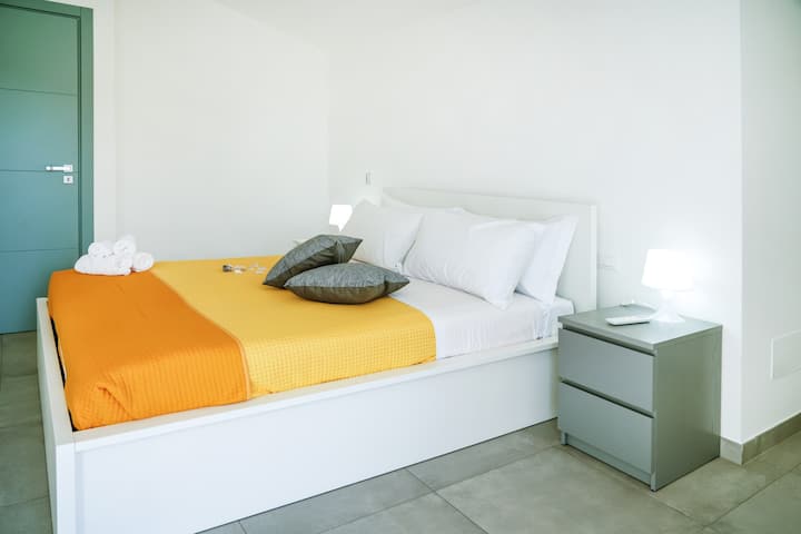 Chumba cha nne cha kulala cha Ukubwa wa Malkia kilicho na Godoro la Povu la Kumbukumbu.