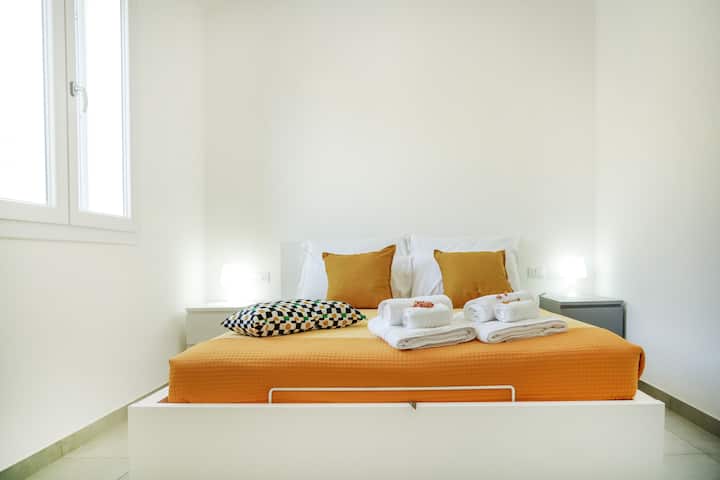 Chumba cha pili cha kulala cha Ukubwa wa Malkia na Godoro la Povu la Kumbukumbu.