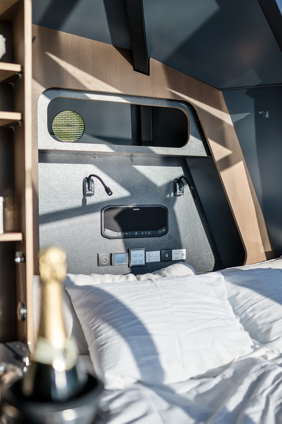 cama doble pequeña de 140 cm de ancho