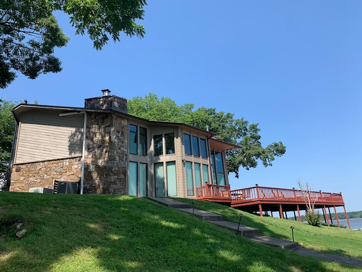 Waterfront w/ Pvt Dock! 6 Bed/4 Bath, Sleeps 18!