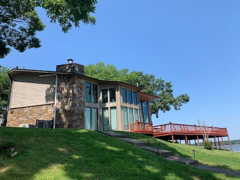 Waterfront w/ Pvt Dock! 6 Bed/4 Bath, Sleeps 18!