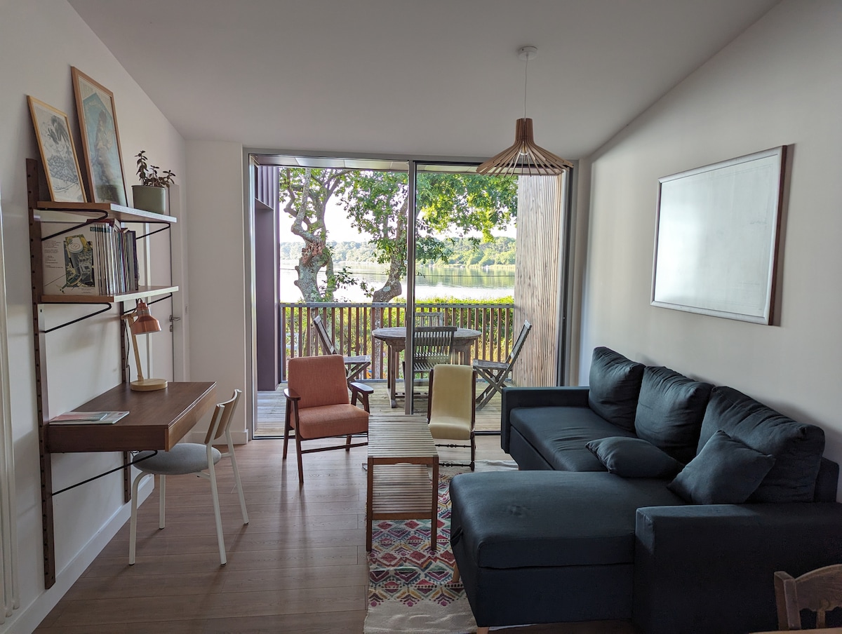 Annonce Airbnb populaire: Lake view apartment with direct access à Lacanau