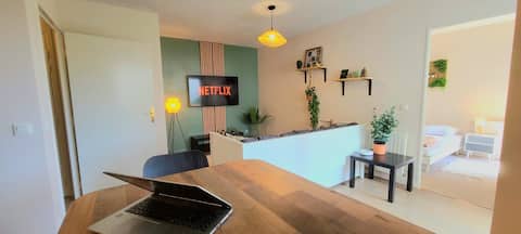 Spacious 4 bedrooms, private square, Netflix, near Paris