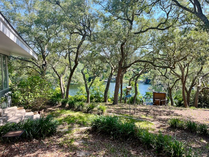 Guest House  1b/1ba 
Water Front Property - Fort Walton Beach, FL