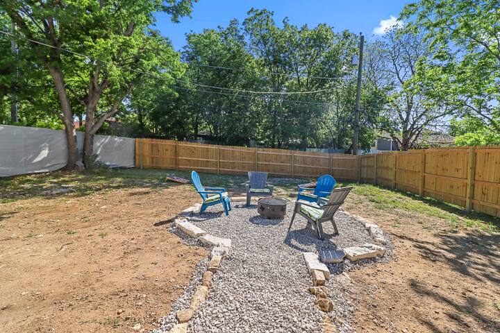 Modern Home Near The Stockyards gallery image 3