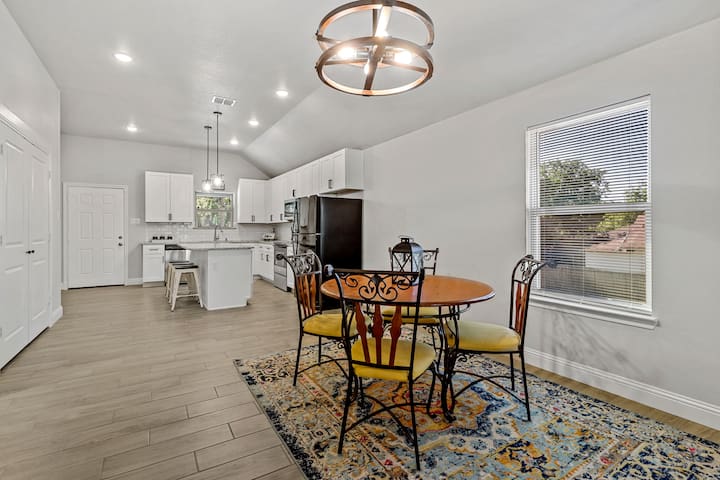 Modern Home Near The Stockyards