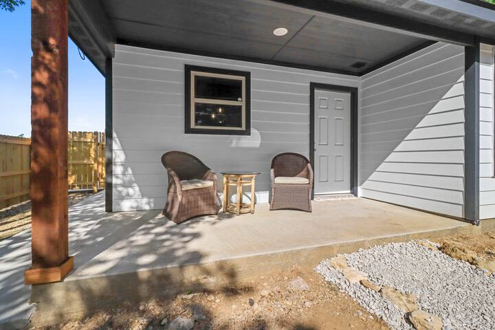 Modern Home Near The Stockyards gallery image 5