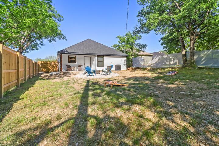 Modern Home Near The Stockyards gallery image 2