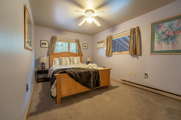 Спалня на основния етаж - двойно легло