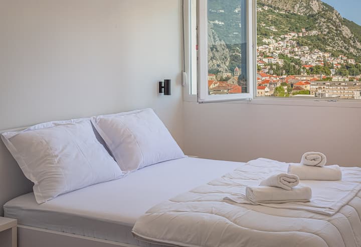 Slaapkamer met een 2-persoonsbed