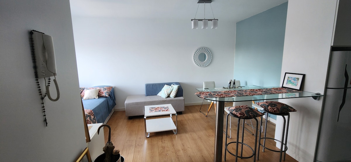 Top Airbnb: Charming Studio in Núñez with a Bright Balcony. in Núñez
