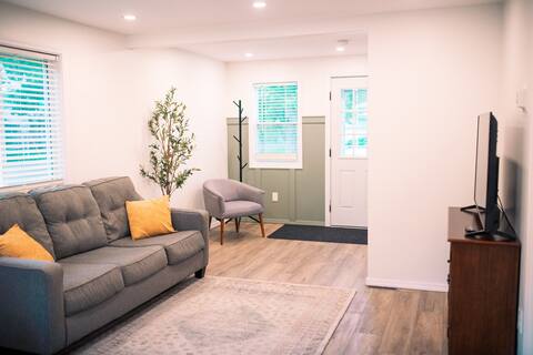 Sunny Crest Cottage | Near MSP & MOA