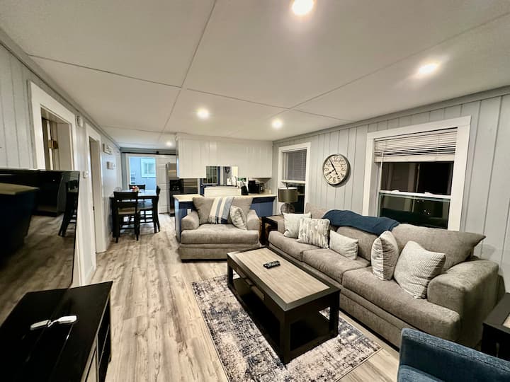 Cozy Lakeside Cottage Located In Newbury, Nh - Newbury, NH