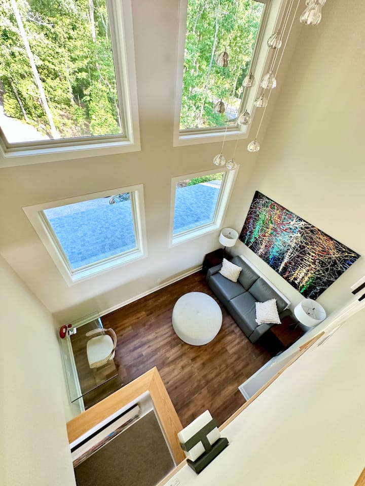 The nook is the perfect cozy spot for raininy day reading or taking that quick meeting before getting back to the lake 