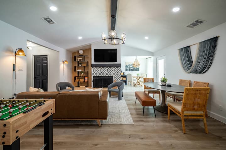 Poolside Tropical Cottage•asiantown|westchase - Houston, TX