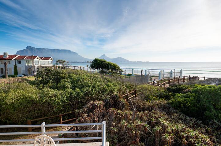 Ocean Front Beach House gallery image 4