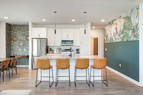 Bird Sanctuary - King/Queen