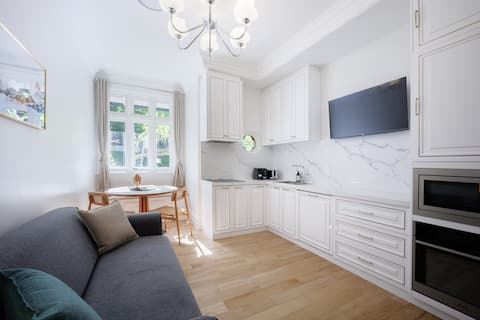 Successful Airbnb property: Cosy Federation Apartment Kirribilli 2 Bedroom #1A in Kirribilli