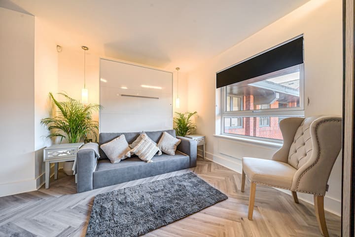Refurbished Town Centre Studio Apartment. - Hampshire