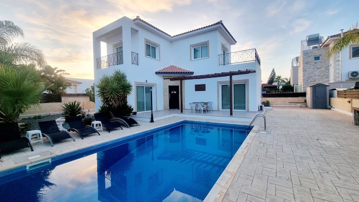 Posidon 3 Bedroom Villa - Cyprus
